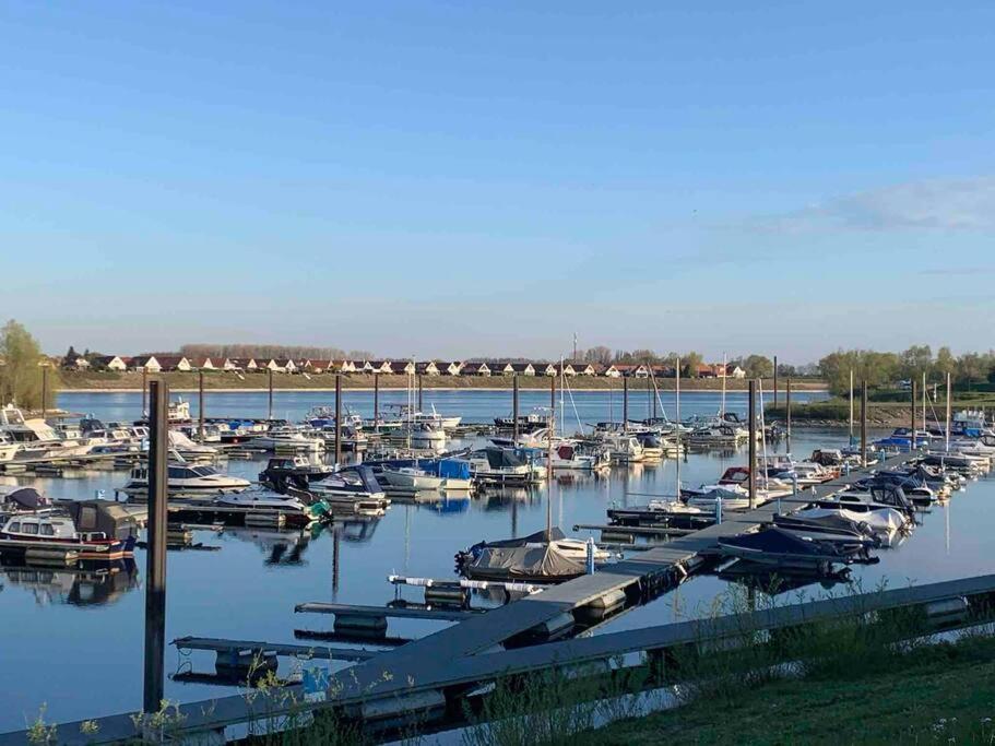 Luxus Chalet Waterfront Lathum Exteriör bild