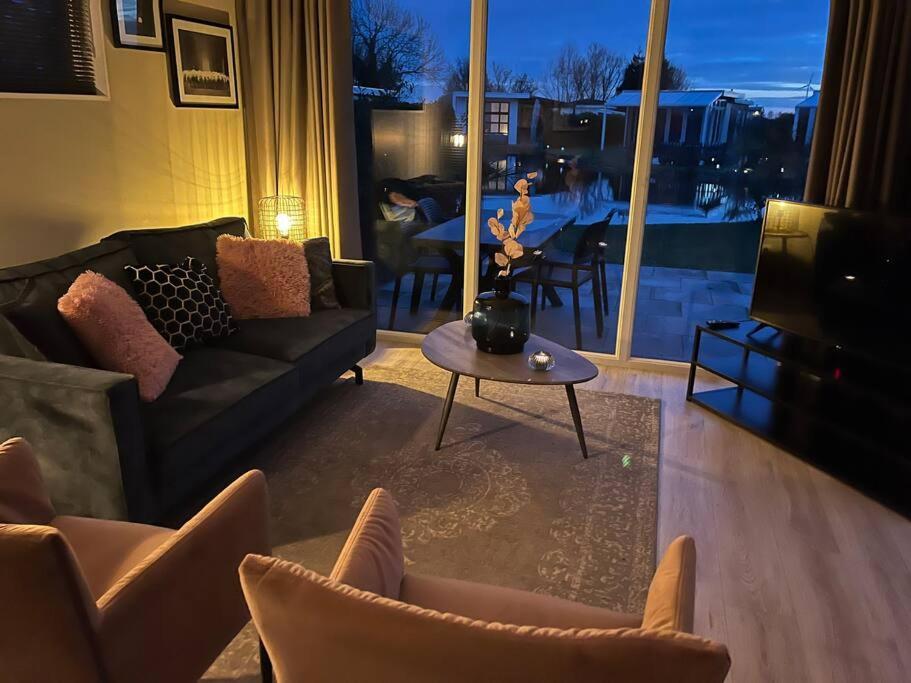Luxus Chalet Waterfront Lathum Exteriör bild