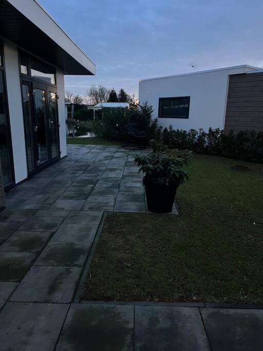 Luxus Chalet Waterfront Lathum Exteriör bild